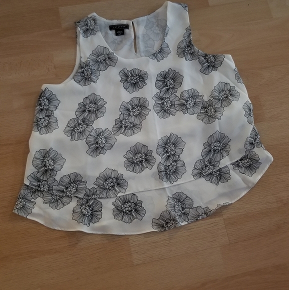 Layered Floral Top by METAPHOR - Picture 3 of 12